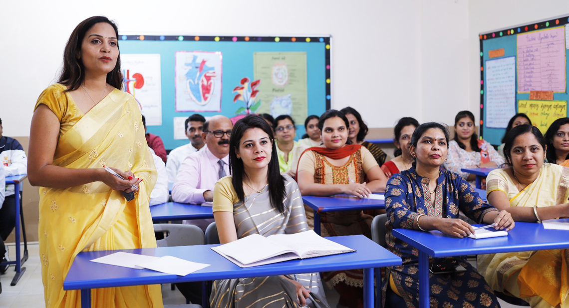 How do teachers in Podar Smarter Schools get trained for the modern world?